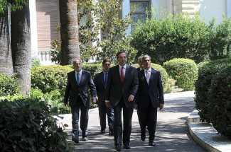 Samaras with associates - source PM FlickR