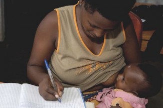 Mother registers baby - UNICEF