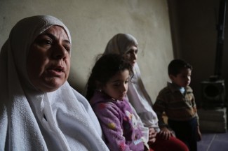 Syria family refugees - OCHA