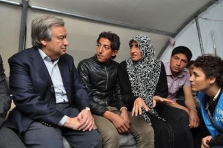 Syrian refugees with Guterres - UNHCR