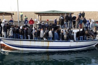 2011_Italy_boatmigrants-500x332