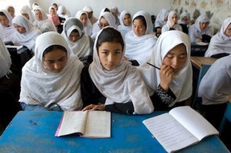 Afghanistan girls at school - HRW