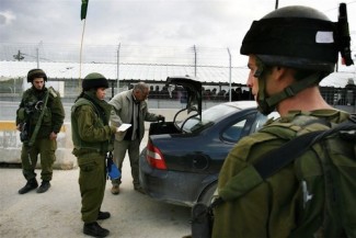 Israel-soldiers-checkpoint-IRIN