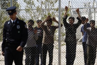 2012_greece_migrantdetention-500x333